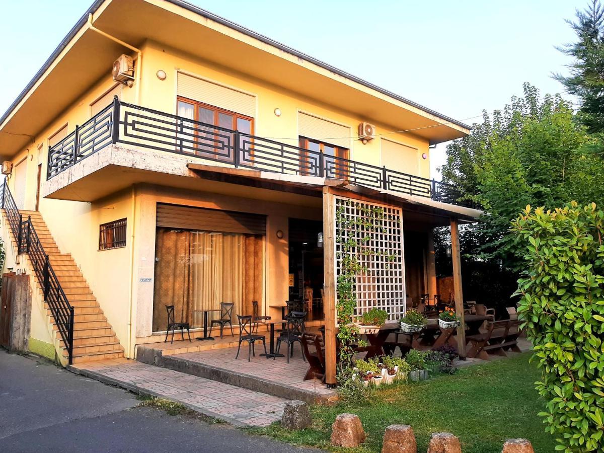 Hotel Vila Giorgio Shkoder Exterior photo